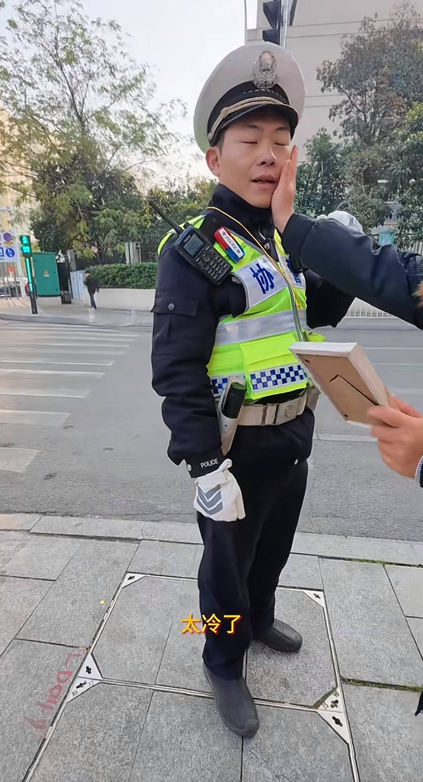 Crown Credit Network platform rental
_“原来你这么棒啊!”长沙协警执完勤被妻子宠溺“摸脸杀”Crown Credit Network platform rental
,摄影师拍下幸福一刻