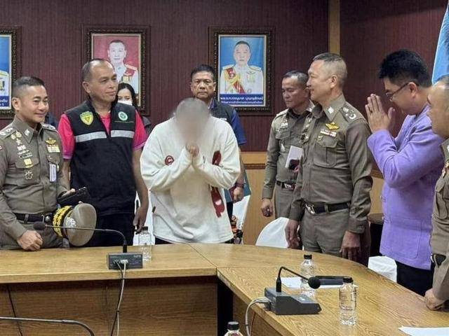 Crown Credit Disc_演员王星讲述被骗缅甸：培训了两三天Crown Credit Disc，还没到语音呼叫类诈骗培训