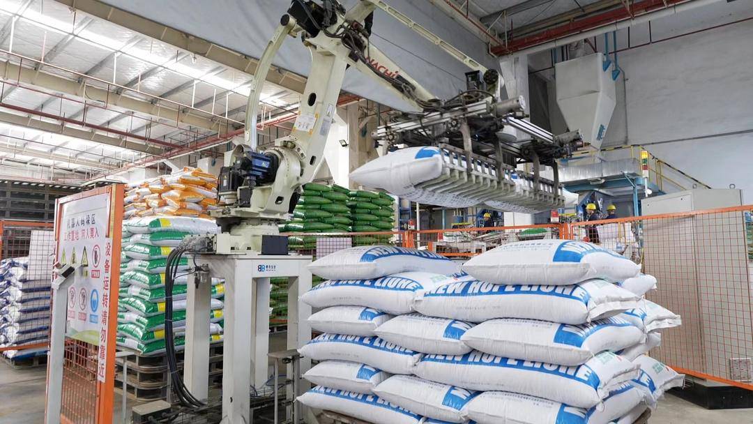 ag mos022皇冠_新希望集团董事长刘永好:从华西都市报到封面新闻ag mos022皇冠,变革、创新的精神一直延续|时代的封面·人物