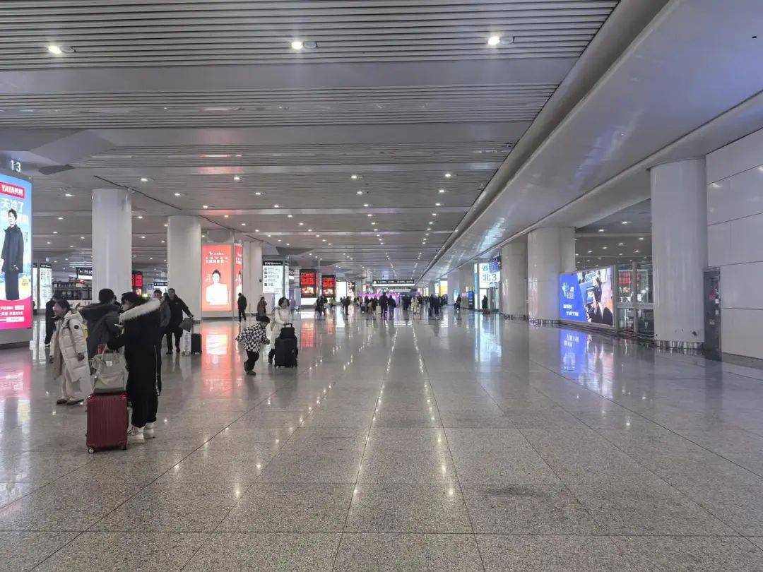 皇冠信用网在线申请_多个入口关闭皇冠信用网在线申请,排队7公里以上!回杭网友崩溃:连服务区都出不去