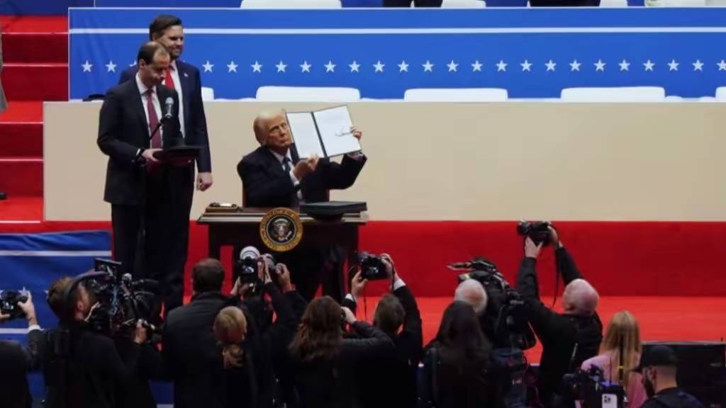 女排世界杯_听到巨额欠款后女排世界杯,特朗普后悔了,重新“进群”的条件,竟然和中国有关