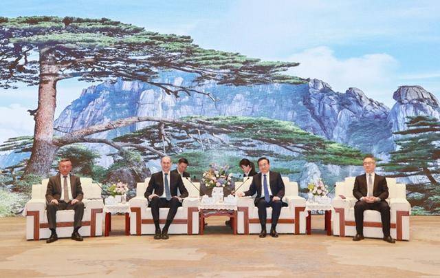 皇冠信用网账号开通_时隔半年皇冠信用网账号开通,安徽省委书记、省长再次与他会谈