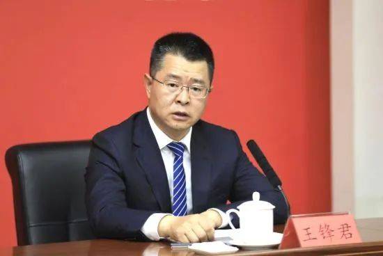 皇冠信用怎么租_成都市领导有调整