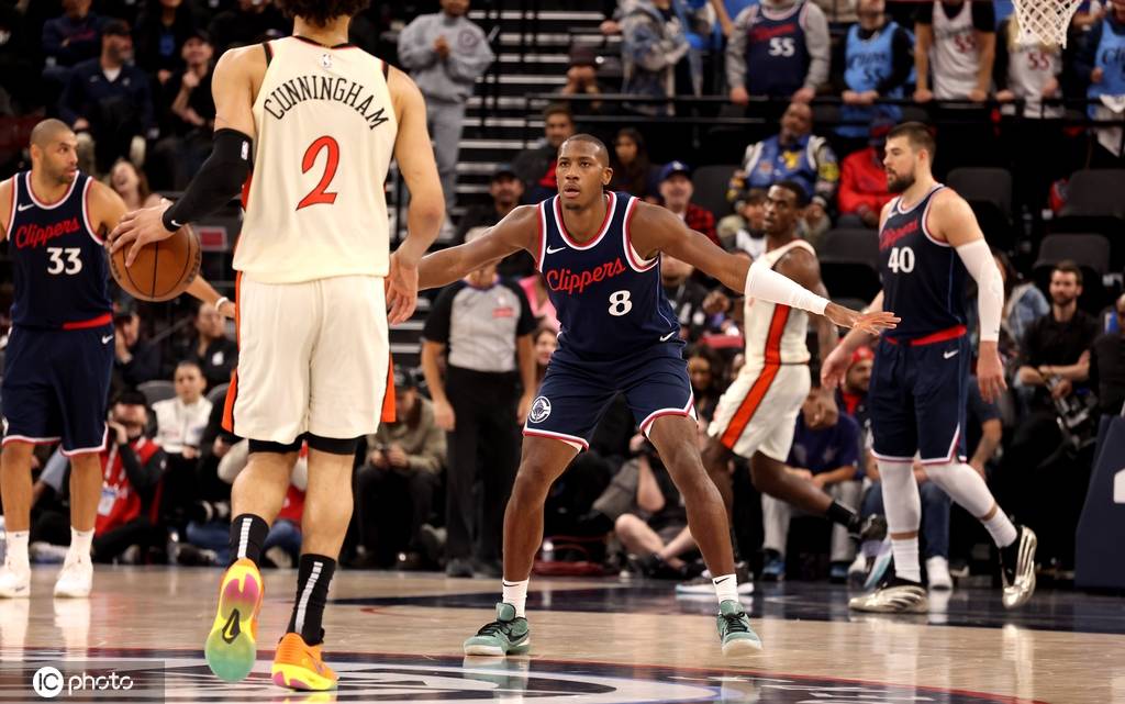 皇冠体育App下载_哈登50+5坎宁安空砍37+10 快船力克活塞结束3连败