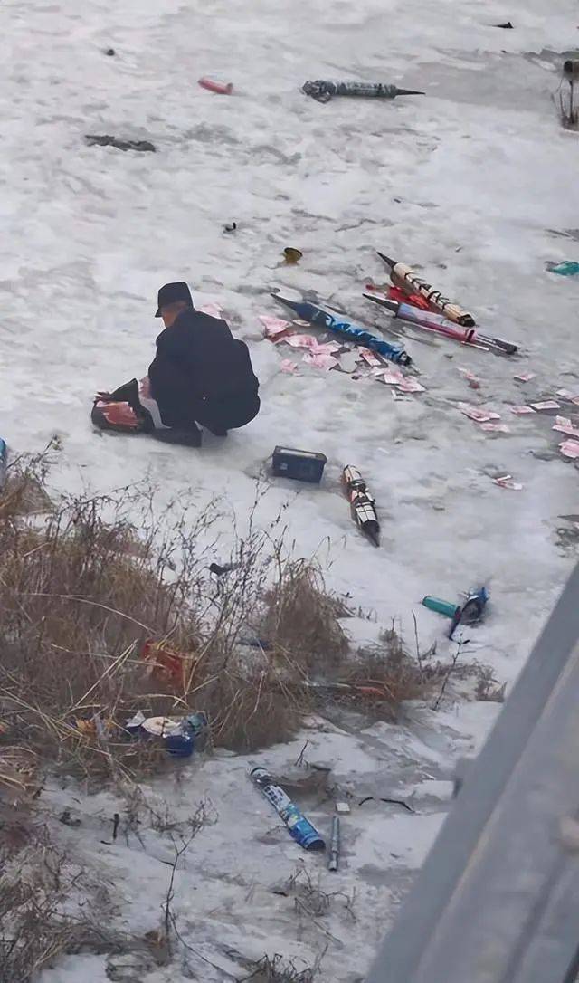 皇冠登3管理出租
_大桥下发现大量百元大钞皇冠登3管理出租
,知情人:是真钞,最少有10万