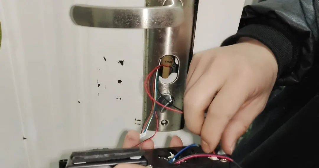 皇冠信用网代理注册
_这室友靠谱!长沙一学生花80元为宿舍自制指纹锁:从小喜欢捣鼓皇冠信用网代理注册
,做出来感觉特别爽