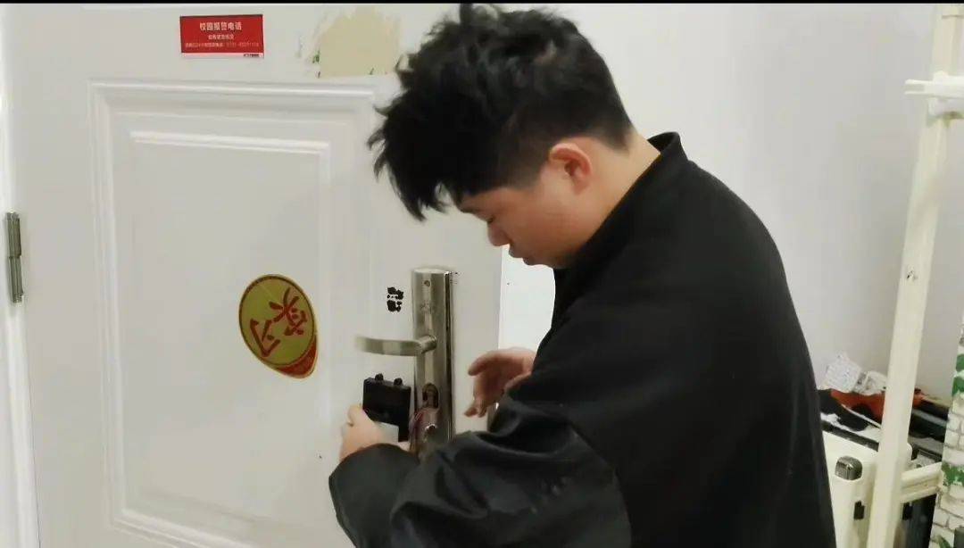 皇冠信用网代理注册
_这室友靠谱!长沙一学生花80元为宿舍自制指纹锁:从小喜欢捣鼓皇冠信用网代理注册
,做出来感觉特别爽