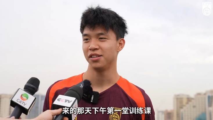 皇冠信用网足球代理_加上了王钰栋：来的那天就问韦世豪能不能加个微信皇冠信用网足球代理，他说可以