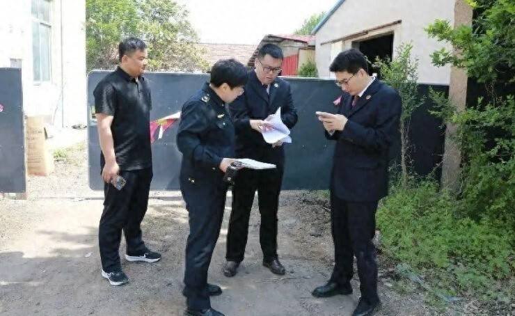 皇冠信用盘在线开户_潍坊一男子带十几只死鸡回家喂狗被罚5万皇冠信用盘在线开户，检方：处罚较重