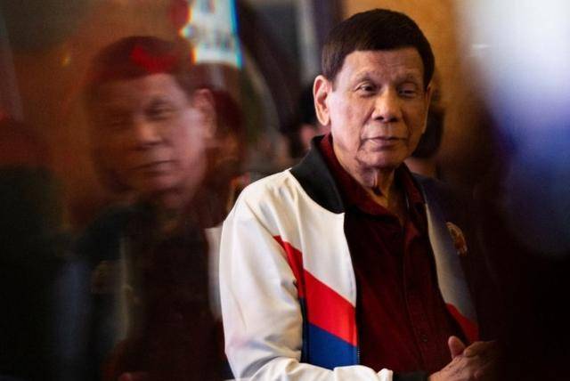 皇冠信用網足球代理
_杜特尔特出庭受审皇冠信用網足球代理
,委托女儿转达一句话,暗示马科斯也有此下场?