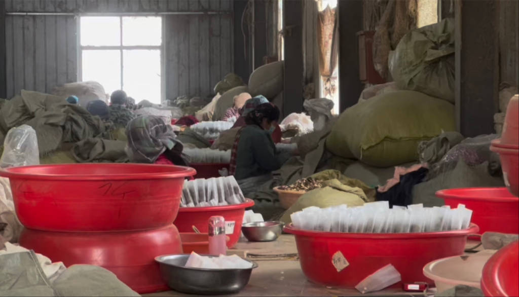 如何找当地皇冠代理_影子暗访·315｜菌污“爆表”的热销足浴包如何找当地皇冠代理，现“北京同仁堂”“雷允上”等知名品牌