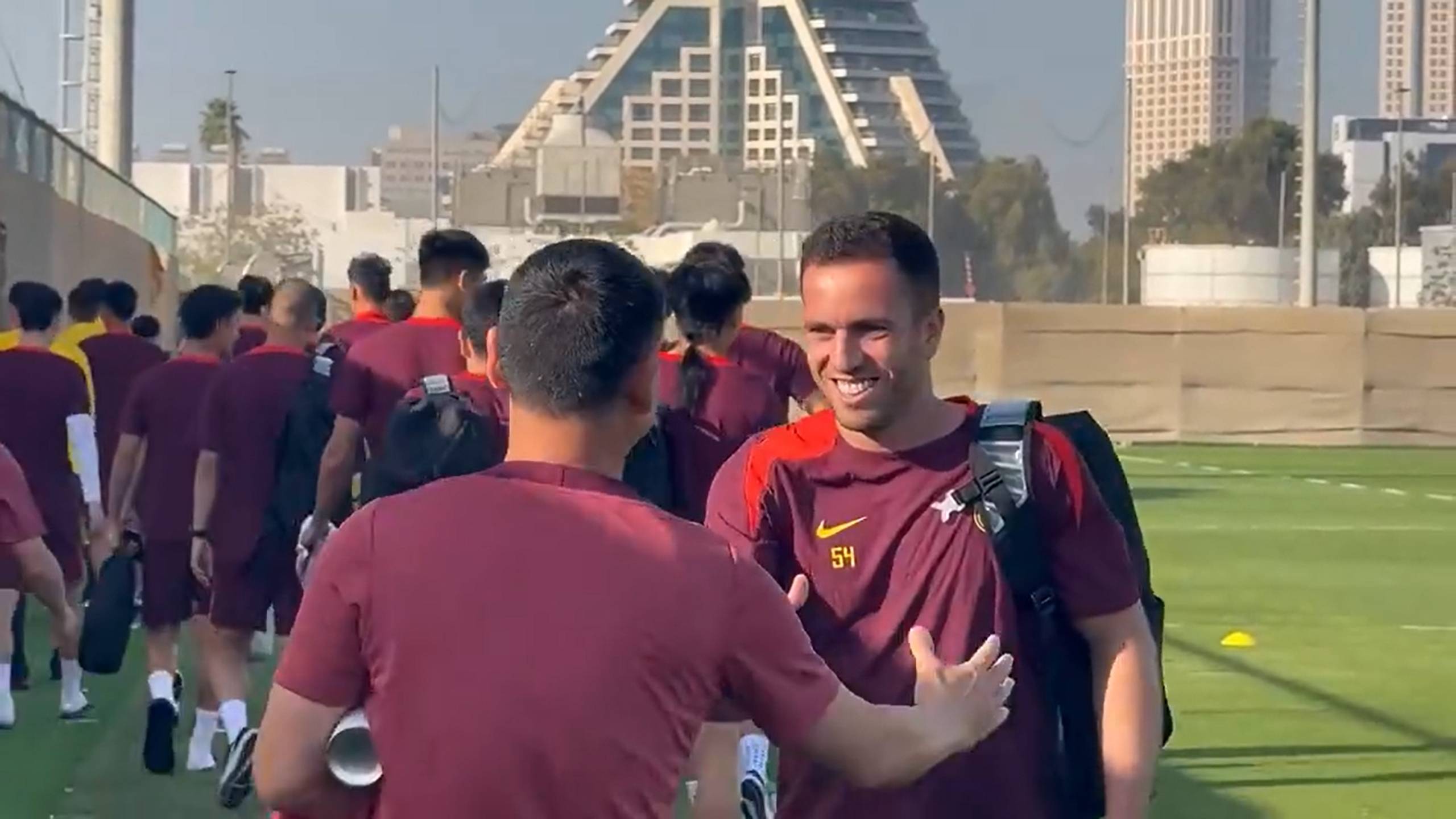 皇冠信用網出租_北青体育：国足抢圈时皇冠信用網出租，塞尔吉尼奥显示出明显高队友一筹的球感