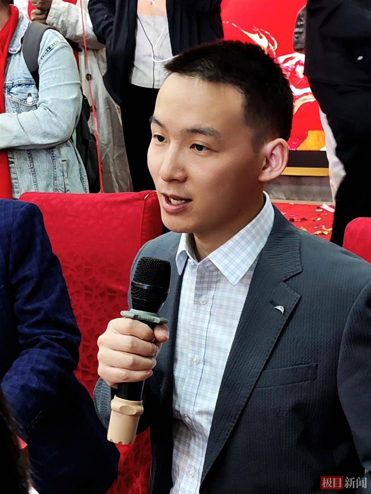 皇冠信用網代理如何注册_谢浩男辟谣“养父母因车祸去世”：他们都健在皇冠信用網代理如何注册，而且身体挺好