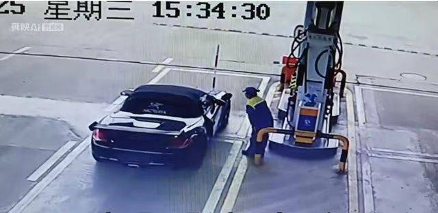 皇冠信用网押金多少
_男子开保时捷加油后逃单皇冠信用网押金多少
,湖北十堰一加油站大姐赔500多元油费?公司:当天已返还