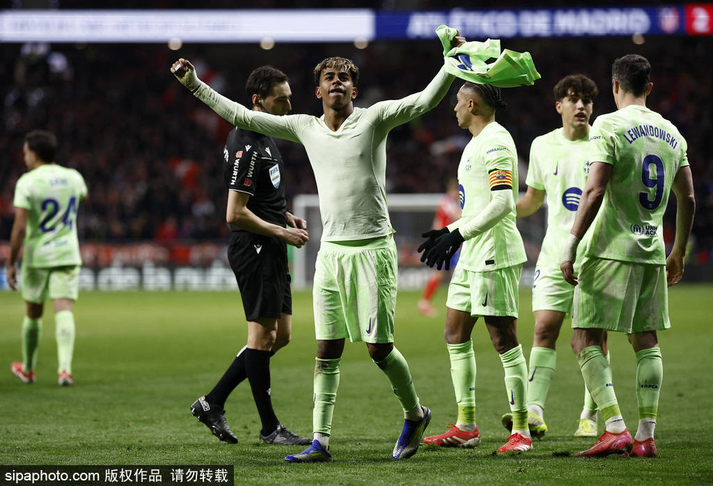 皇冠信用网开户_西甲-费兰双响亚马尔世界波 巴萨让二追四4-2逆转马竞