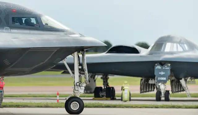 皇冠信用出租_空军副司令：轰-20很快了！网友：歼-36都来了皇冠信用出租，轰-20还要多久？