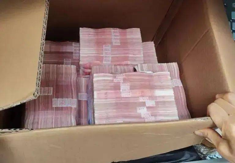 皇冠足球平台代理_杭州男子取100万元现金皇冠足球平台代理，要给亲戚结婚做彩礼？结局意外