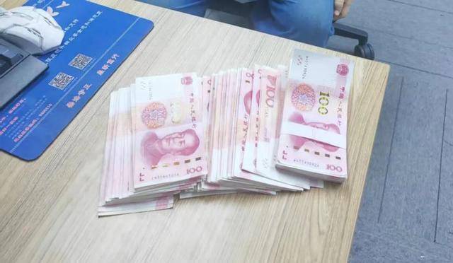 皇冠信用網占成代理
_他早上九点装“孙子”皇冠信用網占成代理
,下午五点戴上“银镯子”……