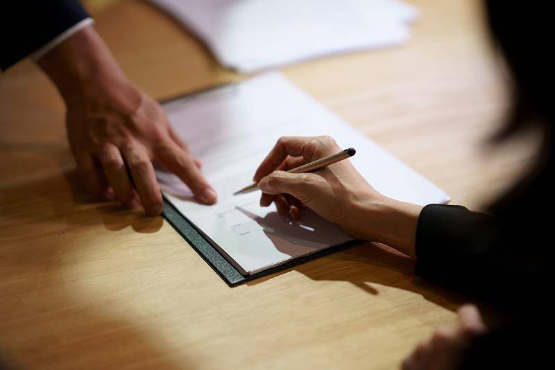 皇冠信用网出租代理
_保额50万皇冠信用网出租代理
,身故只赔1.38万!“拒赔风波”中谁在抬高理赔门槛?