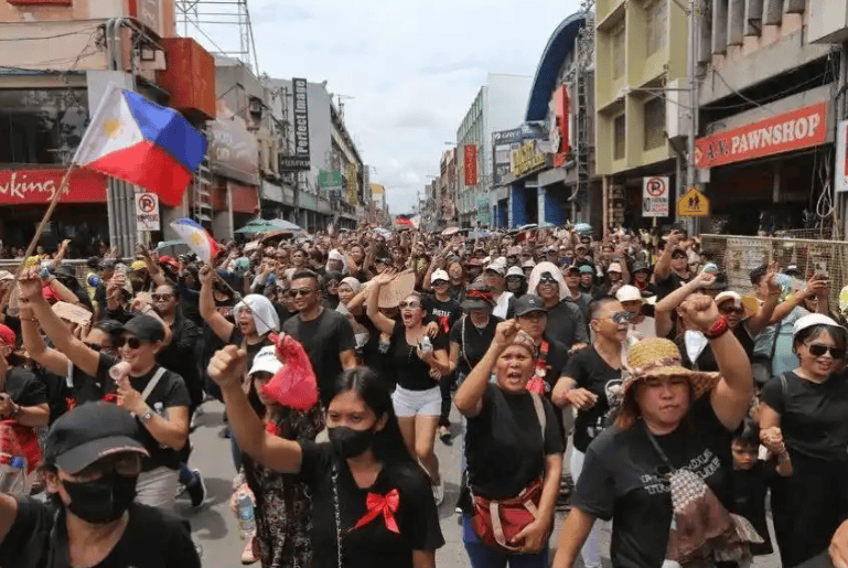 皇冠信用網申请_赌赢了？菲军区有新动作皇冠信用網申请，杜特尔特等来“帮手”，马科斯做最坏打算