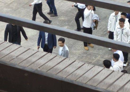 皇冠信用網去哪里弄_雷军回武汉大学了登上热搜！网传雷军与雷军班同学合影皇冠信用網去哪里弄，小米王化：小米科技园门口就有武大赠送的99株樱花树