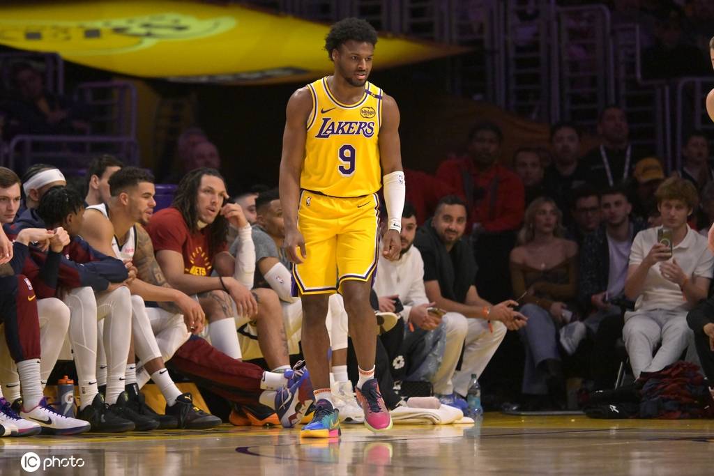 皇冠登1登2登3_今日湖勇大战 布朗尼狂砍39分创职业生涯新高