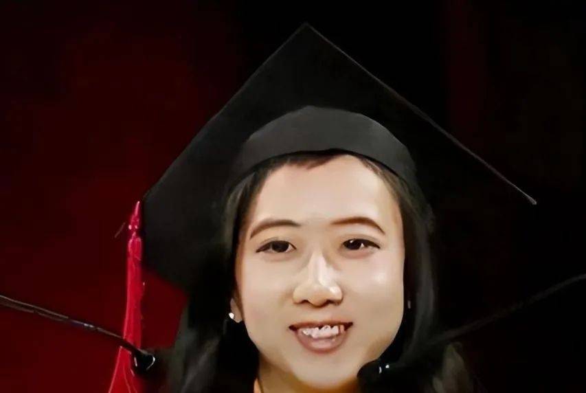 皇冠体育App下载_夸美国空气香甜的杨舒平皇冠体育App下载，已被美国驱逐出境，回国后下场怎么样了？