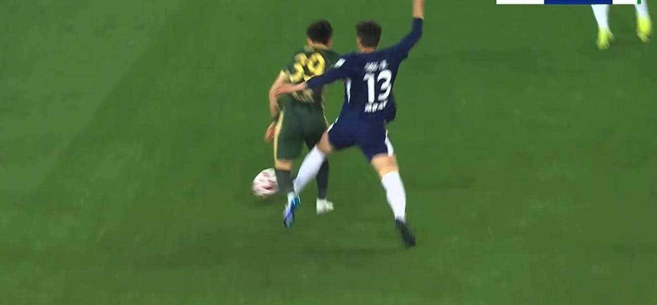 皇冠信用网怎么租_媒体人：郑凯木真是坏皇冠信用网怎么租，犯规有许多种他却选择最能害人的一种