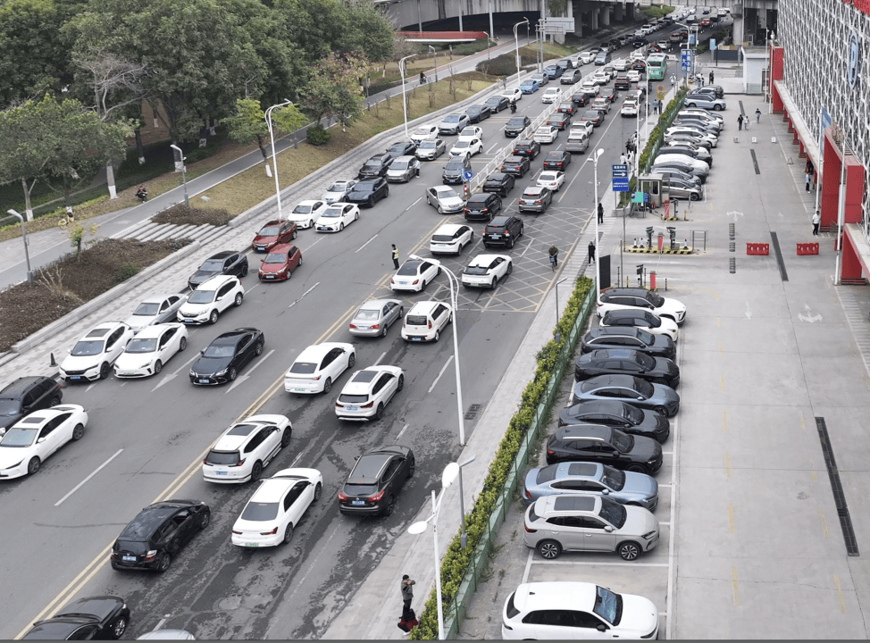 皇冠信用網去哪里弄_塞一个多小时进不了医院皇冠信用網去哪里弄？东莞市人民医院区域交通综合治理启动