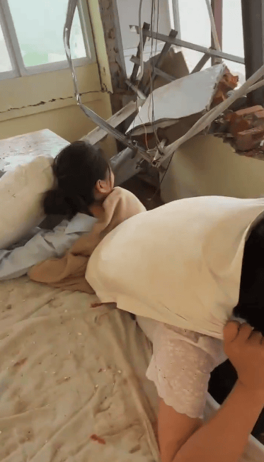 皇冠登3代理申请
_“我女朋友脚筋断了皇冠登3代理申请
，希望能回国治疗！”曼德勒一倒塌酒店还有华人被困，急盼救援