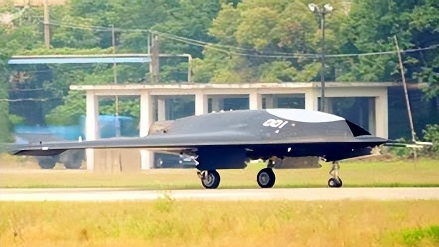 信用网皇冠申请注册
_太强了!研发十六年的攻击-11信用网皇冠申请注册
,是为歼-36、歼-20S和076准备的?