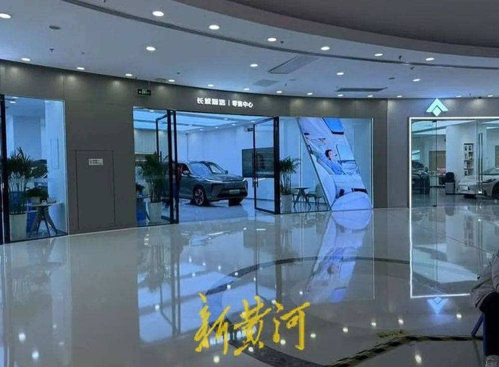 皇冠信用代理出租_“我们跑高速去试驾都在车上睡”皇冠信用代理出租，车企销售人员极力宣传智驾系统的强大功能，淡化风险