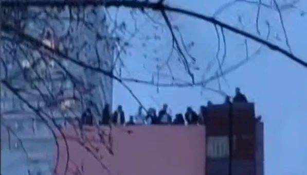 皇冠体育App下载_沈阳一综合楼突发火灾皇冠体育App下载！逃生者讲述逃生经过！官方最新通报