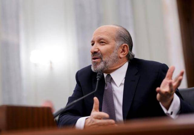 皇冠球網怎么做代理_美商务部长：数百万工人将拧着小螺丝造iPhone