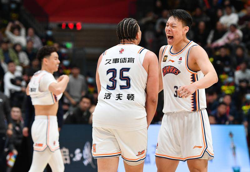 皇冠信用網结算日
_胡明轩两罚不中葬送胜局 上海加时三分绝杀广东