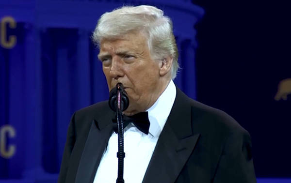 足球今日赛事_特朗普吹嘘：我一威胁要征100%税足球今日赛事，台积电就乖乖来美国建厂了