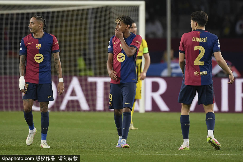 德国丙组联賽_欧冠-莱万2球弑旧主亚马尔拉菲尼亚破门 巴萨4-0多特