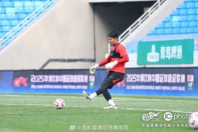 传说对决: ROV PRO LEAGUE(5场_成都蓉城队主教练徐正源和球员古尔芬克尔出席传说对决: ROV PRO LEAGUE(5场了赛前新闻发布会