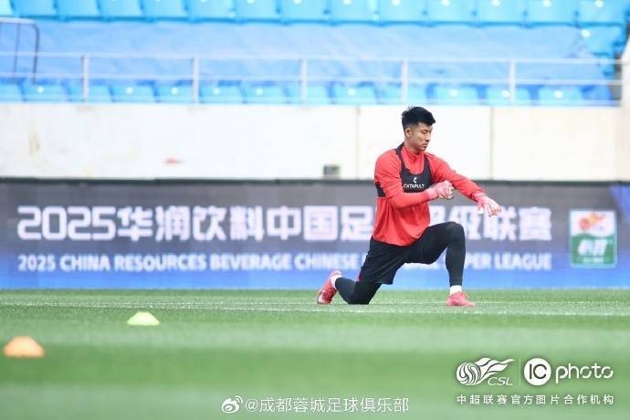 传说对决: ROV PRO LEAGUE(5场_成都蓉城队主教练徐正源和球员古尔芬克尔出席传说对决: ROV PRO LEAGUE(5场了赛前新闻发布会