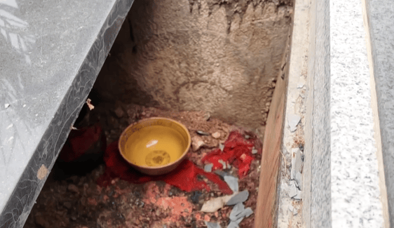 皇冠信用網登1,登2,登3出租
_贵阳一男子到公墓祭奠亡妻皇冠信用網登1,登2,登3出租
,却发现骨灰竟然不见了!得知真相后,他心酸又无奈......