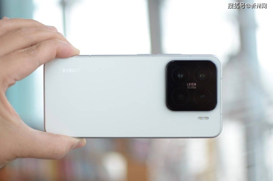 皇冠信用網会员_小米手机不甘示弱！小米15暴跌821元皇冠信用網会员，骁龙8至尊版+5400mAh+IP68