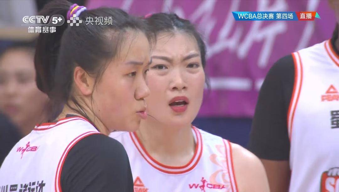 皇冠信用網怎么开户_东莞女篮夺冠！主教练兼球员黄思静最后1分钟将自己换下皇冠信用網怎么开户，坐替补席哭泣