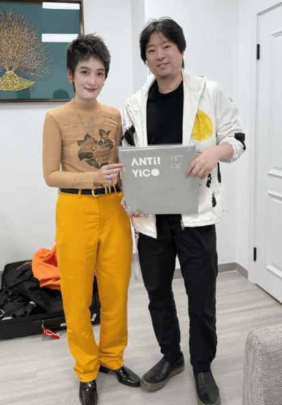 皇冠信用网最新地址
_高晓松晒与曾轶可合照发文:16年前没有被口水淹死的坚强女生皇冠信用网最新地址
,今天已经成长得无所畏惧!