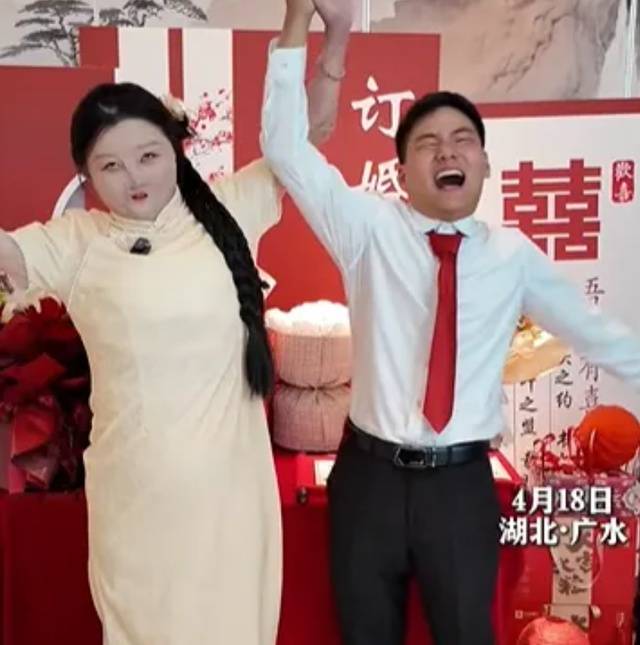 足球平台系统出租_全身95%烧伤女孩订婚了足球平台系统出租，与未婚夫同年同月同日生，本人发声：请大家祝福我们吧