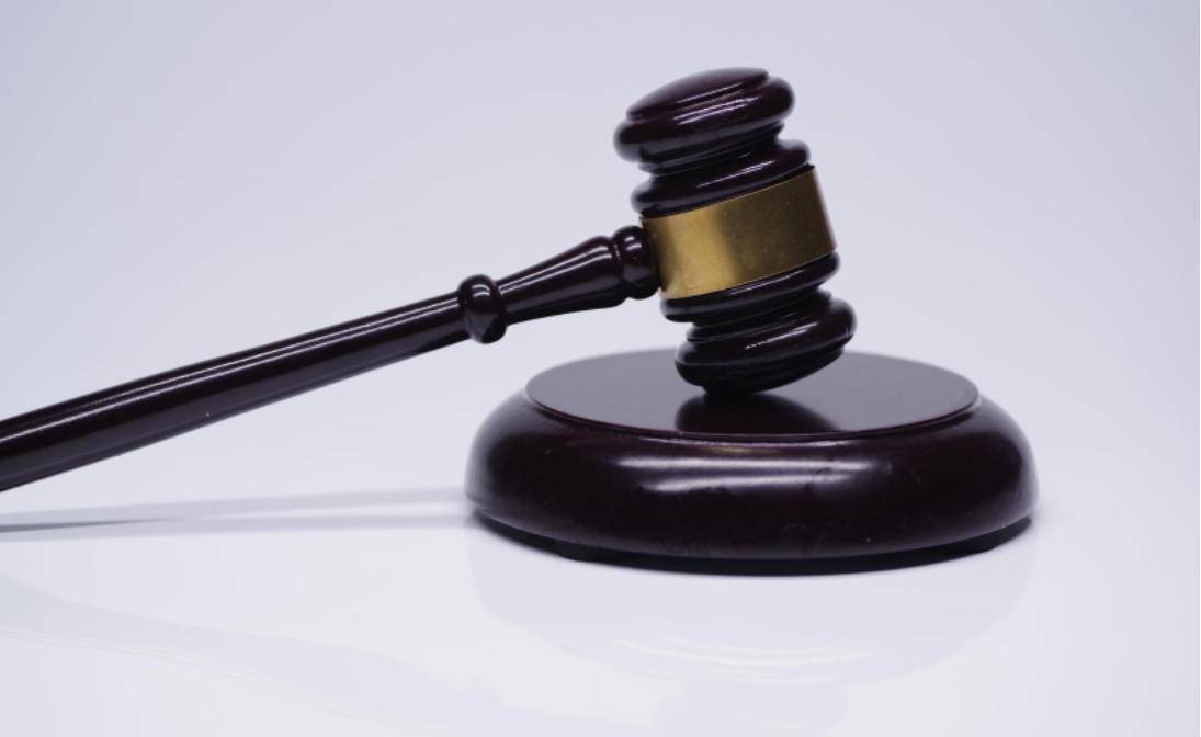 正版足球出租_租客退房遭拒退押金正版足球出租，房主称因台灯有灰尘、锅碗瓢盆不在原位 法院：全额退还