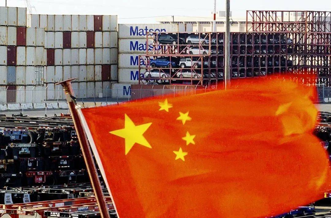 皇冠信用网平台_特朗普态度骤变玄机！不再加关税皇冠信用网平台，中国精准反击奏效，如何揭开美方经济崩溃背后的真相？