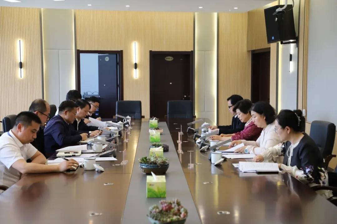 皇冠信用在线申请_贵州省政协副主席、民盟贵州省委主委冉霞到贵州农职院调研