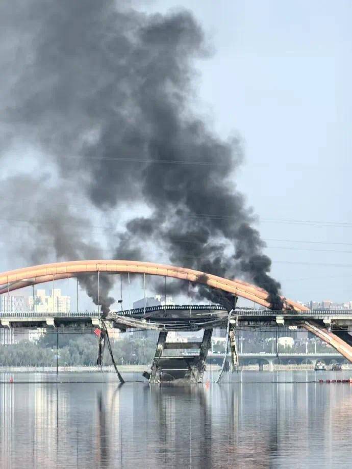 怎么开皇冠信用_顺义潮白河大桥附近双向断路怎么开皇冠信用！应急管理部门称受损原因待勘验