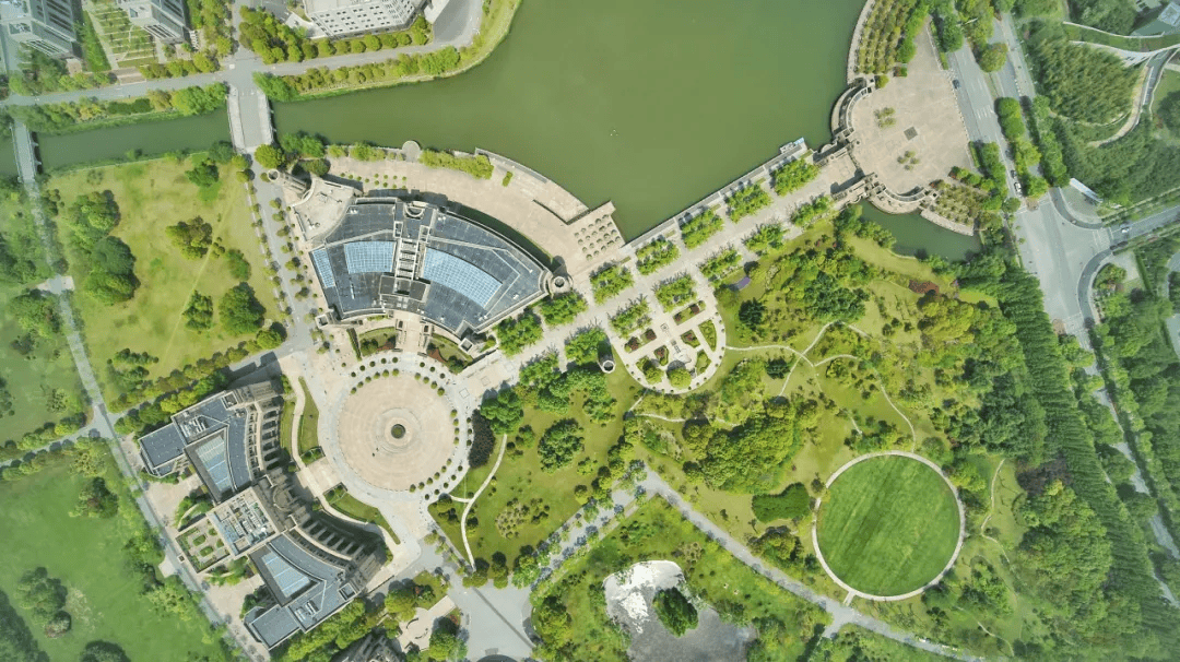 皇冠足球平台在哪里注册_校友伉俪捐赠10亿元皇冠足球平台在哪里注册！成立复旦大学学敏高等研究院