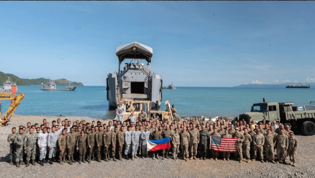 皇冠登3代理申请_山东舰闯入美菲军演核心火力网皇冠登3代理申请，菲律宾瞬间慌乱，美国“击沉”计划面临崩溃！